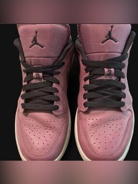 Air Jordan 1 Low SE Light Mulberry Women's Size 8.5 DC7268-500